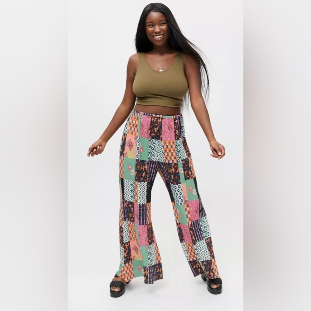 Urban Outfitters Solange Plisse Flare Pant Patchwork Print - Picture 3 of 8